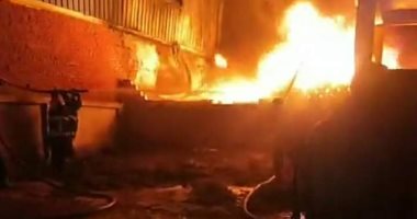 السيطرة على حريق داخل عربة نقل المواد البترولية بحوش سكك حديد سوهاج.. فيديو