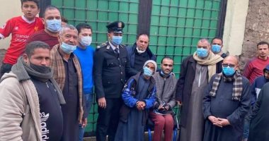 وفد حقوق الإنسان بمديرية أمن الشرقية يزور شاب واقعة التنمر بمنزله.. صور