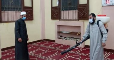 تعقيم ونظافة مساجد المحافظات استعدادا لصلاة الجمعة غدا