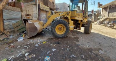 حملة لرفع المخلفات وتقليم الأشجار فى مدينة البياضية بالأقصر