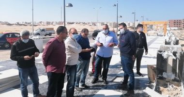 رئيس مدينة الغردقة يتفقد أعمال التطوير بكورنيش شاطئ عام رقم 4.. صور