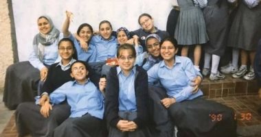 هبة مجدى تهنئ صديقتها آية مدنى لتعيينها بمجلس النواب بصورة من أيام المدرسة