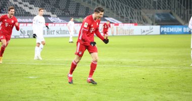 بوروسيا مونشنجلادباخ ضد البايرن.. 4 أهداف فى شوط أول مثير بالدوري الألماني