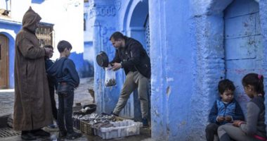 شفشاون الجبلية.. المدينة الخلابة بالمغرب تكتسى بالأزرق وتحمى سكانها من كورونا