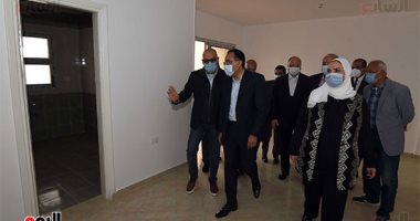 رئيس الوزراء يتفقد وحدات بديل العشوائيات فى بمدينة السلام