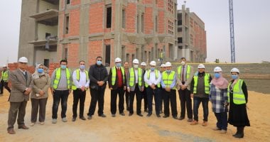 رئيس جامعة بنها يتفقد مبنى المدرجات ومقر الجامعة الأهلية بالعبور.. صور