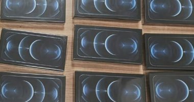 التحفظ على هواتف محمولة بقيمة 138 ألف جنيه قبل تهريبها من مطار برج العرب
