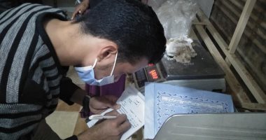 تحرير محاضر وضبط أغذية منتهية الصلاحية فى حملة تموينية بمركز بلاط.. صور