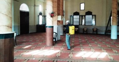 فحص المصلين قبل دخول المساجد بالكاشف الحرارى بقنا