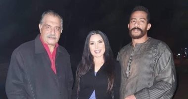محمد رمضان ورياض الخولى وعبير صبرى فى دهشور لتصوير "موسى"