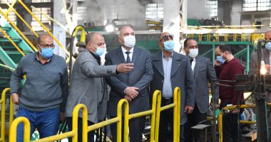 محافظ قنا يشهد بدء تشغيل موسم عصر القصب الجديد بمصنع سكر قوص.. صور