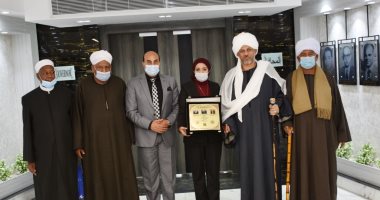 محافظ أسوان يكرم صاحبة مبادرة "درع التسامح.. صعيد بلا ثأر" ورموز لجان الصلح