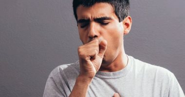 5 حلول سحرية تخلصك من نوبات السعال.. أبرزها الكركم والعسل 