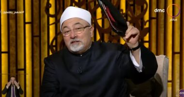 خالد الجندى يحمل مفاجأة على الهواء ويهديها للتيار السلفى