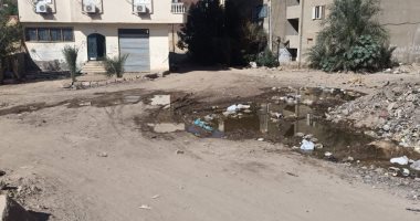 القابضة للمياه ترد على شكوى غرق مدخل عمارات مساكن التجاريين بأسوان بمياه الصرف