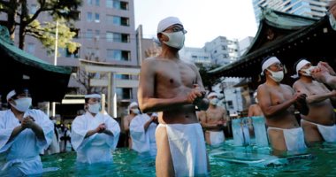 صلاة خاصة فى طقس حمام الثلج السنوى بطوكيو من أجل نهاية كورونا 