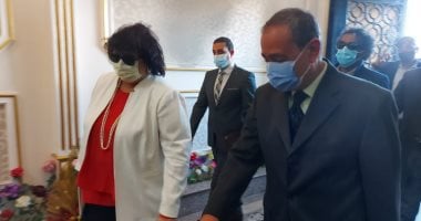 وزيرة الثقافة تصل الإسماعيلية لافتتاح المرحلة الأولى لمسرح قصر الثقافة.. صور
