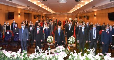 محافظ بور سعيد يتسلم جائزة التميز الحكومى العربى "أفضل محافظ عربى".. صور