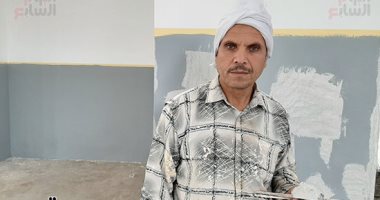 صوت ملائكى.. نقاش بالشرقية يبدع فى قراءة القرآن والابتهال الدينى..العم محمد 30 عاما من العمل فى النقاشة وقطع مئات الأميال لتحقيق حلمه برفع الأذان بالمسجد الأزهر..ويحلم بالعمل مؤذن أو دخول الإذاعة من باب الإنشاد
