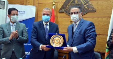 جامعة بنها تنظم احتفالية تكريم للدكتور جمال السعيد بحضور المحافظ.. صور