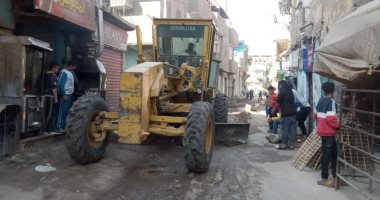 رفع مخلفات ونواتج تطهير الترع ومخلفات مبانى بطول 3 كيلو متر بأرمنت بالأقصر