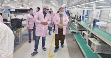محافظ أسيوط يزور المنطقة التكنولوجية ويتفقد مصنع سيكو لإنتاج الهواتف.. صور وفيديو