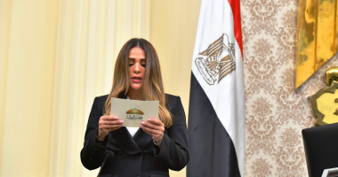 درية شرف الدين تؤدى اليمين الدستورية أمام الجلسة الافتتاحية للنواب 2021.. صور