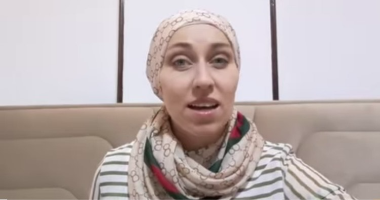 صفية الروسية.. أشهر زوجة أجنبية لرجل مصرى.. تتحدث العامية وبتطبخ لجوزها لحمة راس.. تدافع عن المرأة المصرية: طيبة ومش نكدية ومحتاجة حد يضحك فى وشها.. وتؤكد: متعرفوش حاجة عن النكد الأجنبى.. صور