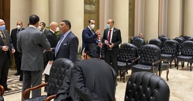 بدء توافد أعضاء مجلس النواب.. والأمين العام يتفقد انتظام سير الإجراءات