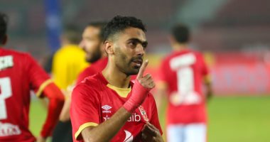 على الطريقة المارادونية.. الشحات يلعب الكرة بيده أمام مرمى بيراميدز.. فيديو