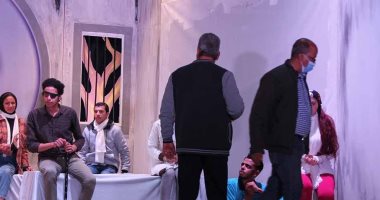فرق المسرحية بجامعة أسيوط تنافس بـ"العمي" في مسابقات الجامعات