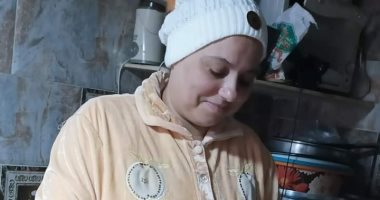 "سيدة المطبخ".. "هبة" تطوعت لإعداد وجبات للبسطاء.. توزع 500 وجبة على أهل الخير من مرضى كانسر وكورونا.. وتؤكد: بدأت بعمل وجبات عدس وأرز ولبن ووزعت على عمال النظافة والمستشفيات.. وهدفى جبر خاطر البسطاء.. فيديو