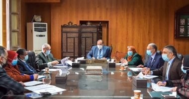رئيس جامعة بنى سويف يترأس اجتماعى "مركز اللغات والترجمة" و"الوافدين"