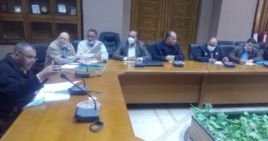 تنظيم ساحات انتظار المركبات فى الشوارع الرئيسية بالعريش