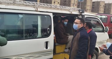 معاون محافظ بنى سويف يتابع التزام السائقين والمواطنين بارتداء الكمامة