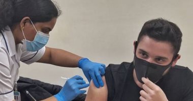 ابن عاصى الحلانى يتلقى لقاح كورونا فى الإمارات.. صور 