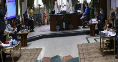 محافظ جنوب سيناء يجتمع القيادات التنفيذية للمحافظة لمناقشة الخطة الاستثمارية