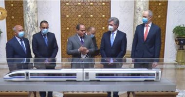 الرئيس السيسى يستعرض الاتفاق النهائى مع "سيمنز" لإنشاء منظومة متكاملة للقطار الكهربائى السريع.. إجمالى أطوال المشروع 1000 كم بتكلفة 360 مليار جنيه.. الرئيس: إضافة كبيرة لشبكة النقل بمصر .. فيديو