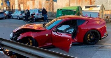 عامل تنظيف يحطم سيارة حارس جنوى "الفيراري"