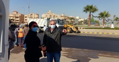 رئيس جهاز القاهرة الجديدة يتفقد مشروعات الطرق وأعمال التطوير لمتابعة نسب التنفيذ