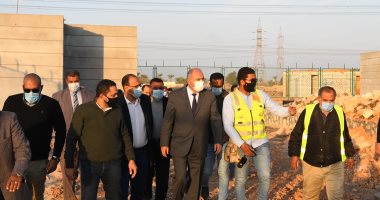 محافظ قنا يتفقد إنشاءات محطة وسيطة لتجميع المخلفات بأبو تشت