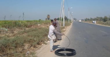 إسنا تواصل العمل بالخطة الاستثمارية للرصف واستبدال أسلاك الكهرباء وأعمدة الإنارة