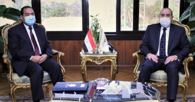 وزير الطيران يبحث سبل التعاون مع رئيس الجهاز المركزى للتنظيم والإدارة