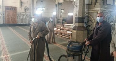 مسجد النور بالعباسية يستقبل المصلين بعد غلقه أسبوعين لعدم ارتداء المصلين الكمامة.. إعادة فتح 10 مساجد بالقليوبية بعد تعهد المصلين الالتزام بالضوابط.. والأوقاف: غلق أى مسجد لا يلتزم رواده بالإجراءات الاحترازية