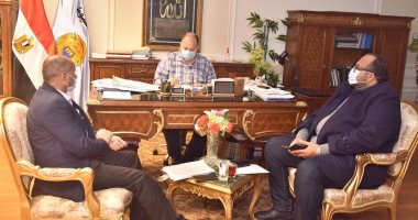 محافظ أسيوط يضع خطة لتشغيل مشروعى الصرف الصحى بمنفلوط وديروط