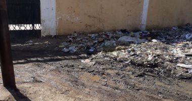 أهالى قرية أبو دياب بقنا يشكون من تحول قطعة أرض لمقلب قمامة.. ورئيس المدينة يرد