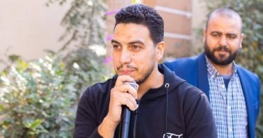 الممرض المنشد.. محمود يبتهل لمرضى كورونا داخل غرف العناية بمستشفى العزل "فيديو"