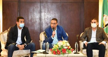 محافظ الفيوم يجتمع بوكيل الصحة الجديد ومديري الإدارات لمناقشة مطالب القطاع