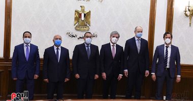 رئيس الوزراء يشهد توقيع اتفاقية القطار السريع بين القومية للأنفاق وسيمنز 