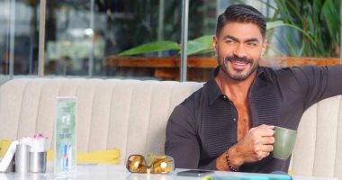 خالد سليم يخوض تجربة الوقوف على المسرح لأول مرة بفكرة استعراضية غنائية  